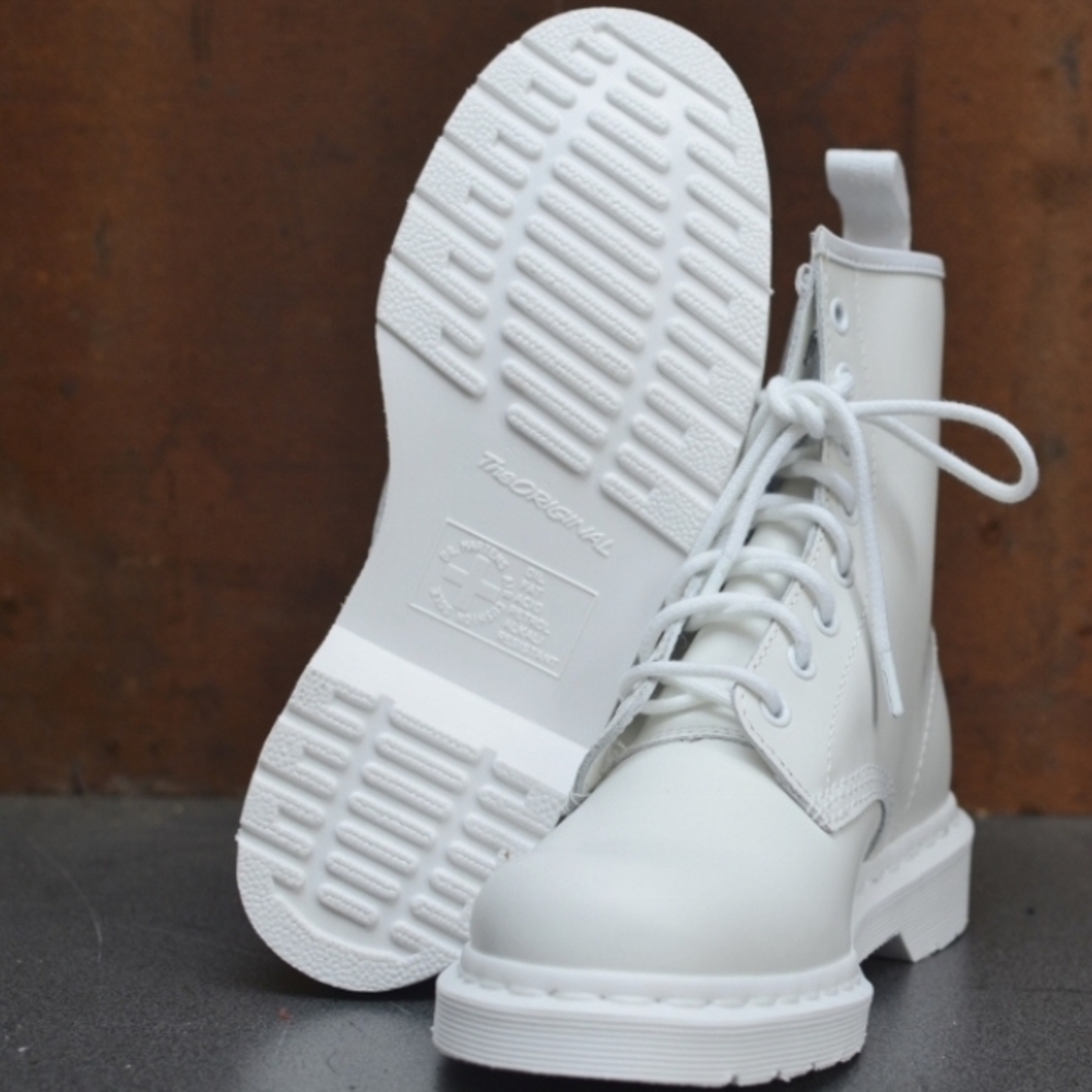 Dr. Martens White Leather BootsDescriptionDr. Martens1460 Mono leather bootsF - Picture 11 of 17